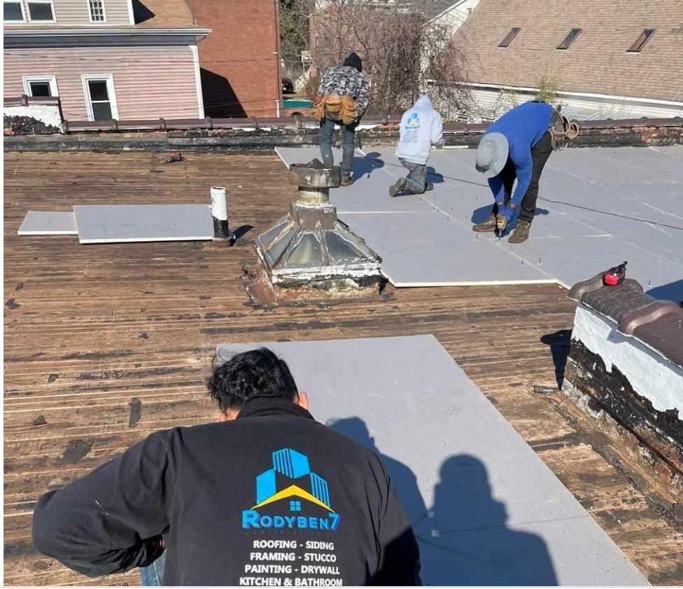 Rodyben7 Crew Installing Insulation